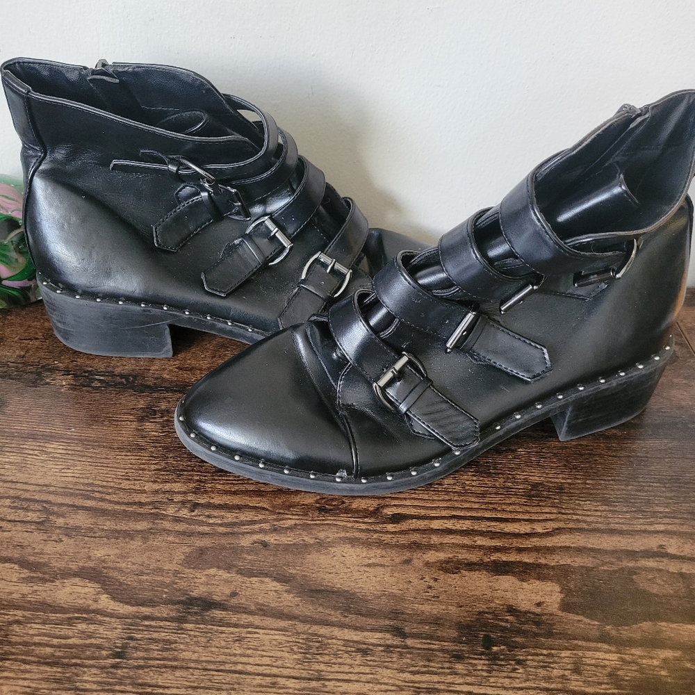 Women's size 10W ankle boots